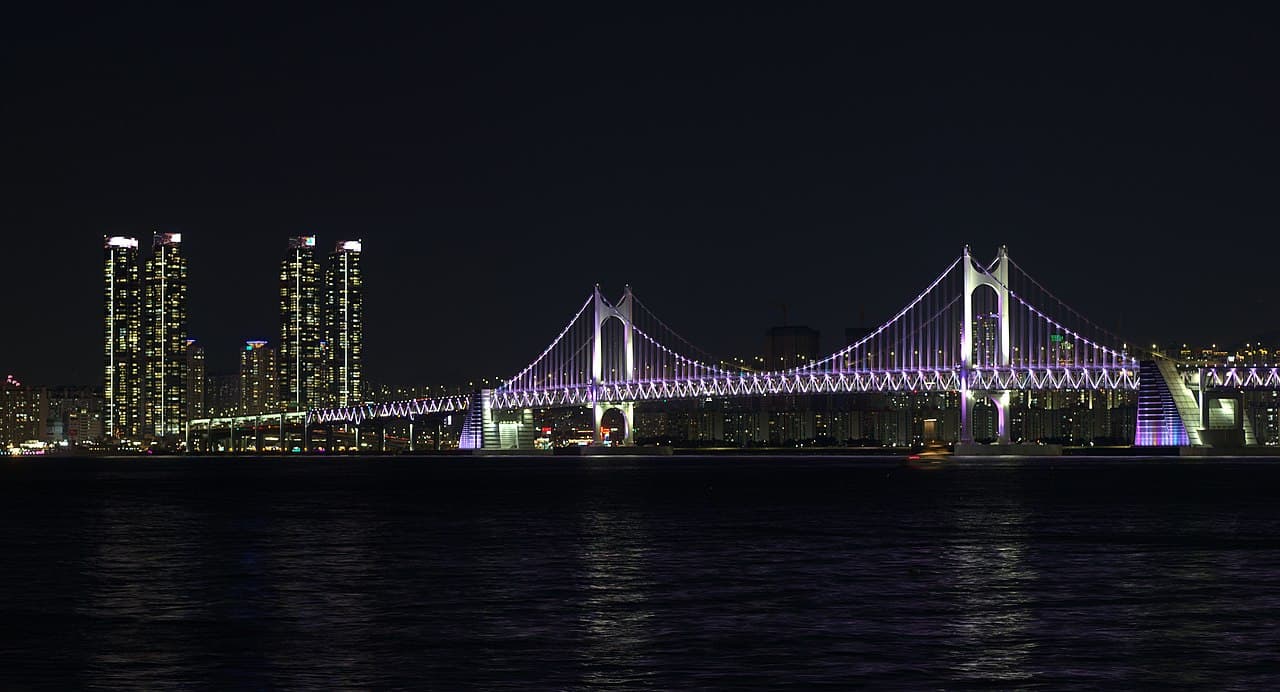 부산 게이 씬 가이드 2026: KTX 타고 2시간 반, 바다 옆 작은 씬