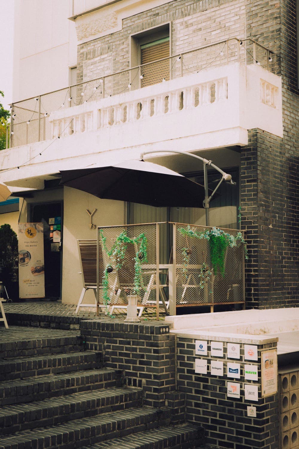 서울 퀴어 친화 공간 가이드: 낮에도 우리 공간은 있어요