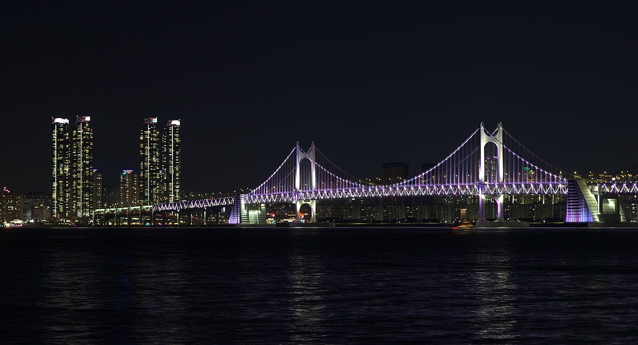 부산 게이 씬 가이드 2026: KTX 타고 2시간 반, 바다 옆 작은 씬