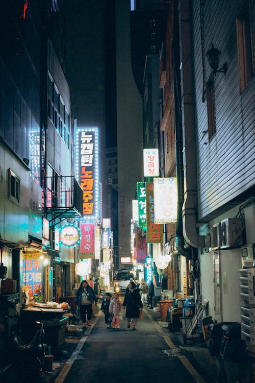 신림역 주변 밤 분위기